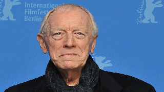 ‘Legendary’ Actor Max von Sydow Remembered by Mia Farrow, Seth Meyers and More