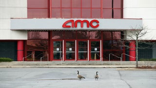 AMC Theatres Stock Sinks 13% as Cinema Giant Faces Cash Crunch