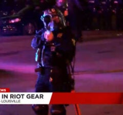 louisville police shoots at reporters