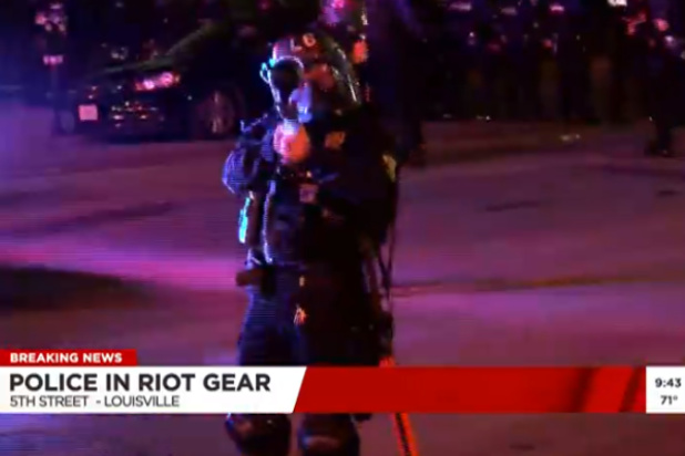 louisville police shoots at reporters