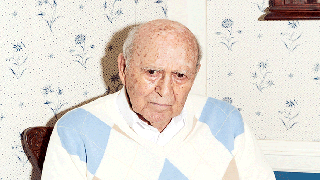 Carl Reiner Said 2 Years Ago He Wanted to ‘Stick Around’ Until 2020 So He Could Vote Trump Out