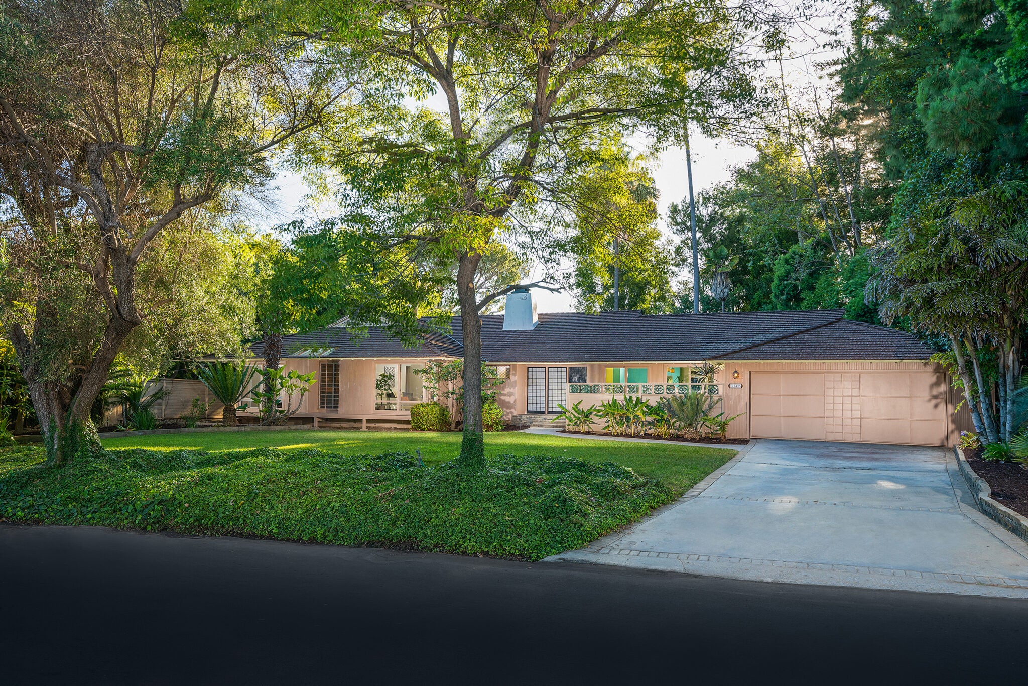 See Inside the 'Golden Girls' House on Sale for 3 Million Wicker Not