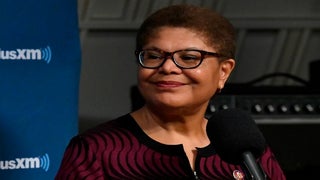 Karen Bass Sworn in as Mayor of Los Angeles, Vows to End Homelessness: ‘We Will Never Give Up’