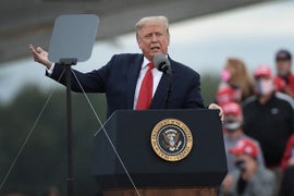NY Times Reporter Says She Was Booted From Trump Rally Over Twitter Photos of Maskless Crowd