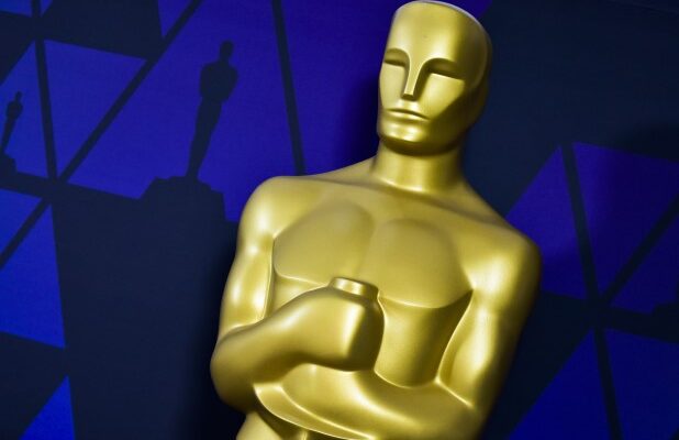 Oscars statue blue