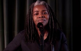 Tracy Chapman Returns to TV With ‘Revolutionized’ Track for Election 2020 (Video)