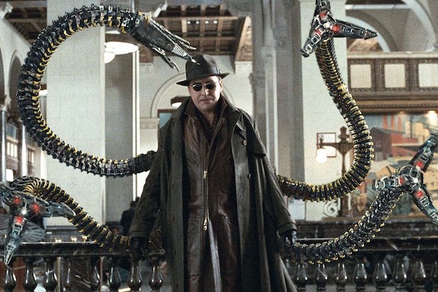 Alfred-Molina-Doctor-Octopus-Spider-Man-2.jpg