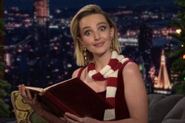 ‘SNL’s’ Chloe Fineman Reads ‘Twas the Night Before Christmas’ as Drew Barrymore, Timothée Chalamet (Video)