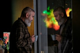 ‘The Midnight Sky’ Film Review: George Clooney Saves the Universe in Patchwork Sci-Fi Saga