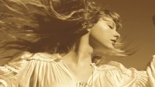 Taylor Swift to Drop Re-Recorded ‘Love Story’ at Midnight