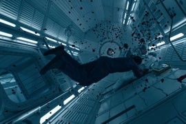 How ‘The Midnight Sky’ Visual Effects Team Pulled Together That Bloody Space Scene