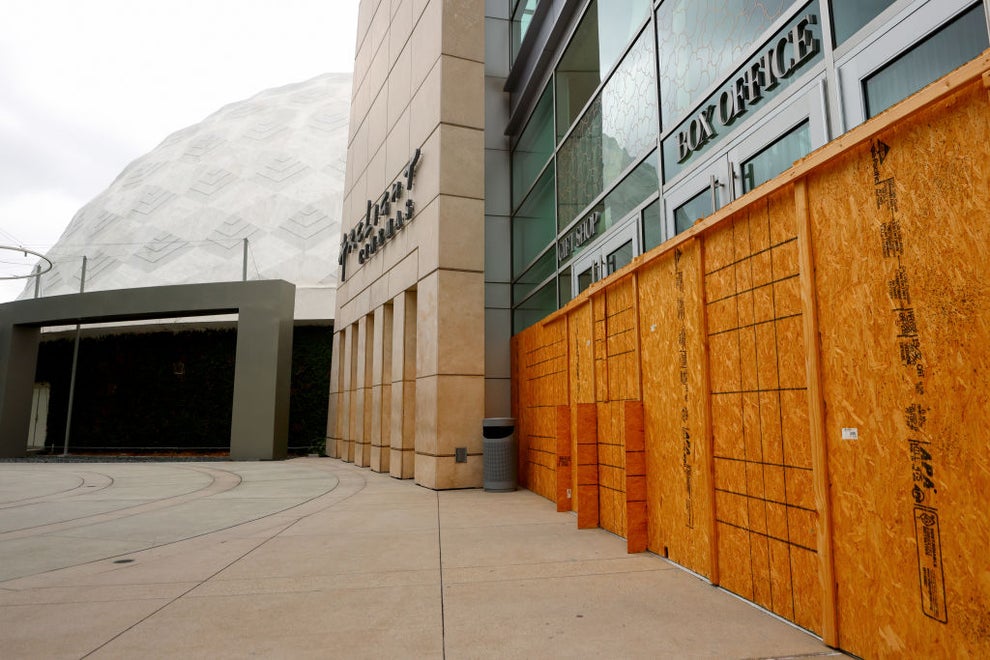 Hollywood's Famed Cinerama Dome To Close