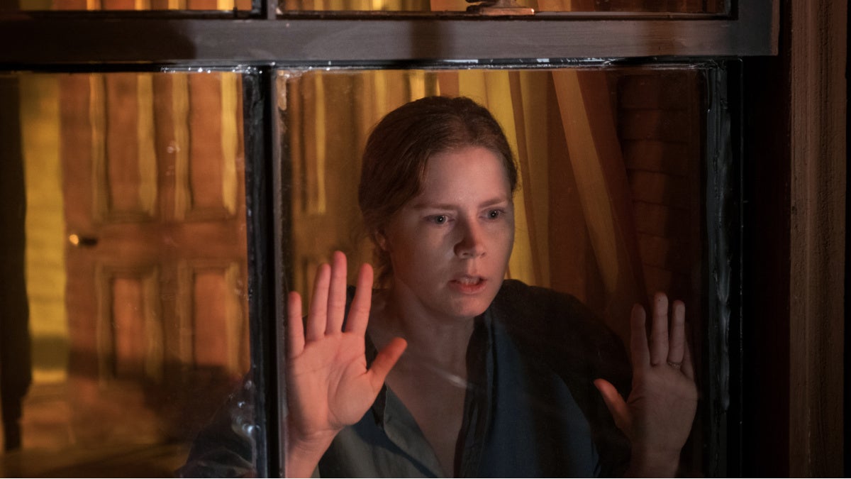 'The Woman in the Window' Film Review: Amy Adams Commits to Wannabe-Hitchcock Thriller - Vimarsana News