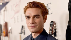 KJ Apa West Pointer