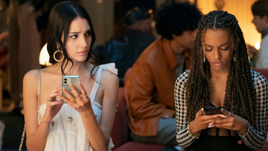 Why Gossip Girl Reboot Wasted No Time In Revealing The New Gossip Girl