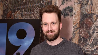 ‘The Daily Show’ Star Jordan Klepper Confronts Anti-Vax Protesters at NYC Mayor’s Home (Video)