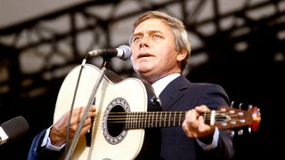Tom T Hall, Country Singer Who Wrote ‘Harper Valley PTA,’ Dies at 85