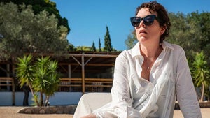 The Lost Daughter Maggie Gyllenhaal Olivia Colman