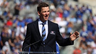 Eli Manning Apologizes for Flipping Double Bird on ESPN2’s ‘Monday Night Football’ (Video)
