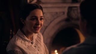 ‘Dickinson’ Star Ella Hunt Says the Cast Pushed for a Whole Musical Episode – But COVID Said No (Video)