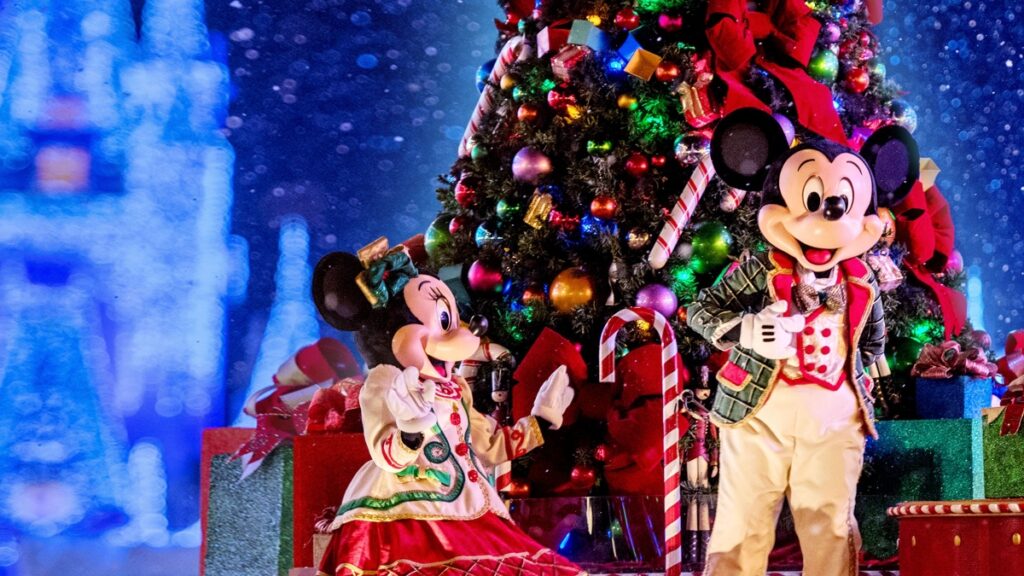 decorating-disney-holiday-magic