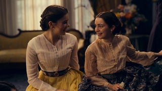 ‘Dickinson’ Stars Hailee Steinfeld and Ella Hunt on Emisue’s Episode 9 Moment: ‘It Was a Spicy, Spicy Day of Shooting’ (Video)