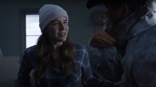 Rob Lowe Aids Migrants in Clip From Tonight’s ‘9-1-1: Lone Star’ (Exclusive Video)