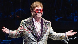 Elton John Hasn’t Seen Out of His Right Eye for 4 Months, Doesn’t Know Whether He Can Return to the Studio
