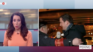 Dutch Reporter’s Live Shot at Beijing Olympics Interrupted by Chinese Guard Who Drags Him Off Camera (Video)