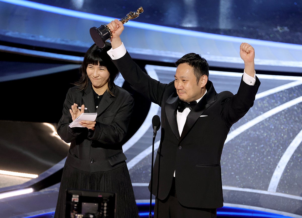 Ryusuke Hamaguchi (R) accepts the International Feature Film award for ‘Drive My Car’ onstage during the 94th Annual Academy Awards at Dolby Theatre on March 27, 2022 (Getty Images) Ryusuke Hamaguchi (R) accepts the International Feature Film award for ‘Drive My Car’ onstage during the 94th Annual Academy Awards at Dolby Theatre on March 27, 2022 (Getty Images)