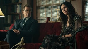 Greg Kinnear and Courteney Cox in "Shining Vale" (Starz)