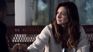 ‘WeCrashed’: Anne Hathaway Explains Why She Avoided ‘Judgment’ While Playing WeWork Co-Founder Rebekah Neumann (Video)