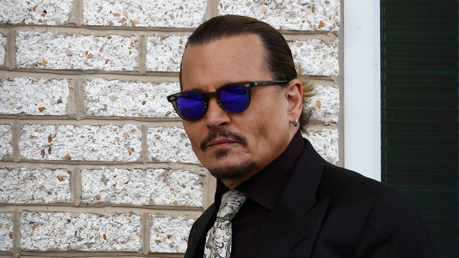 Johnny Depp steps outside court during the 8th day of his civil trial at Fairfax County Circuit Court on April 19, 2022 in Fairfax, Virginia. Depp is seeking $50 million in alleged damages to his career over an op-ed Heard wrote in the Washington Post in 2018. (Photo by Paul Morigi/Getty Images)