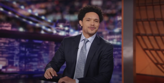 Trevor Noah Mocks Texas Governor for Busing Immigrants to D.C.: ‘America Is One of the Craziest Countries in the World’