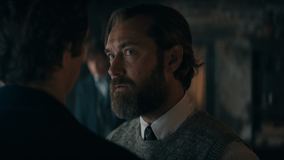 fantastic-beasts-the-secrets-of-dumledore-jude-law