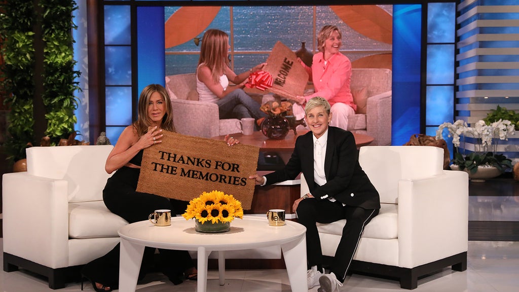 Jennifer Aniston and Ellen DeGeneres on the final episode of "Ellen" (Michael Rozman and Sarah Haas/Warner Bros)