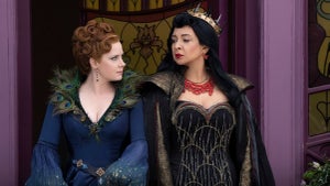 amy adams and maya rudolph in disenchanted