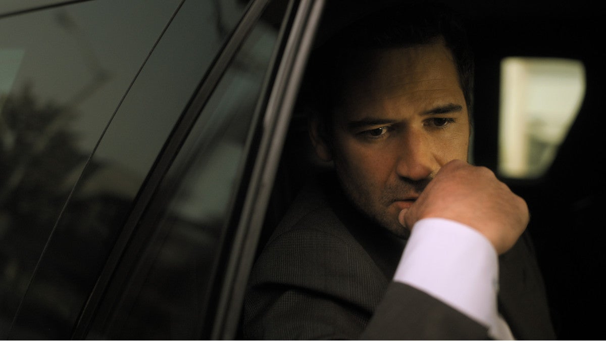 The Lincoln Lawyer Review Netflix Series Feels Uninspired