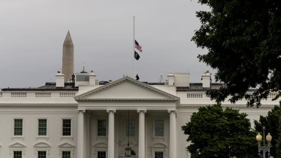 white house half-staff flag