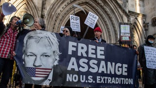 NY Times, Other News Organizations Urge US to Drop Charges Against Julian Assange
