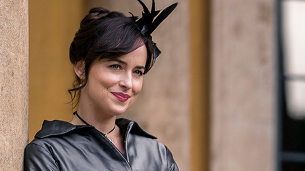 Dakota Johnson in "Persuasion" (Netflix)