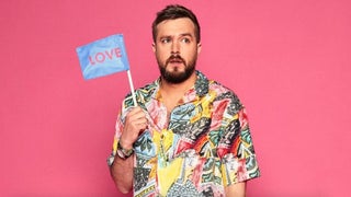 ‘Love Island’: Narrator Iain Stirling on Pulling Double Duty With UK and US Versions