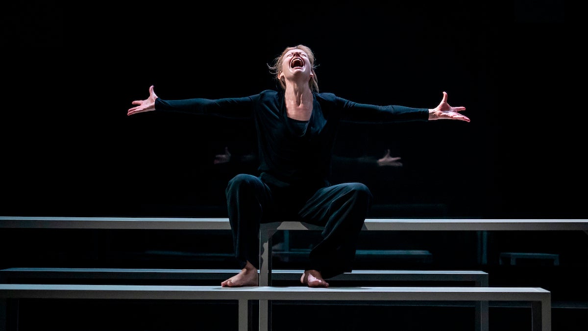 'Oresteia' Review: Robert Icke's Off-Broadway Greek Tragedy - Vimarsana News