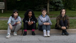 ‘Paper Girls’ Cast Breaks Down What Comes Next After That Finale Cliffhanger (Video)