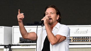 Pearl Jam Cancels Vienna Concert After Eddie Vedder’s Vocal Cords Damaged From Paris Smoke