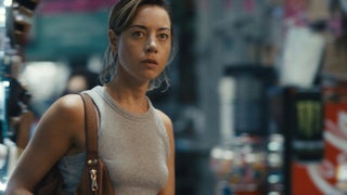 ‘Emily the Criminal’ Film Review: Aubrey Plaza Captivates in Class-Conscious Crime Drama