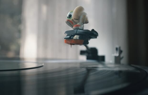 Marcel The Shell With Shoes On Director Explains What It Took To Pull Off One Of The Year S Most Charming Movies