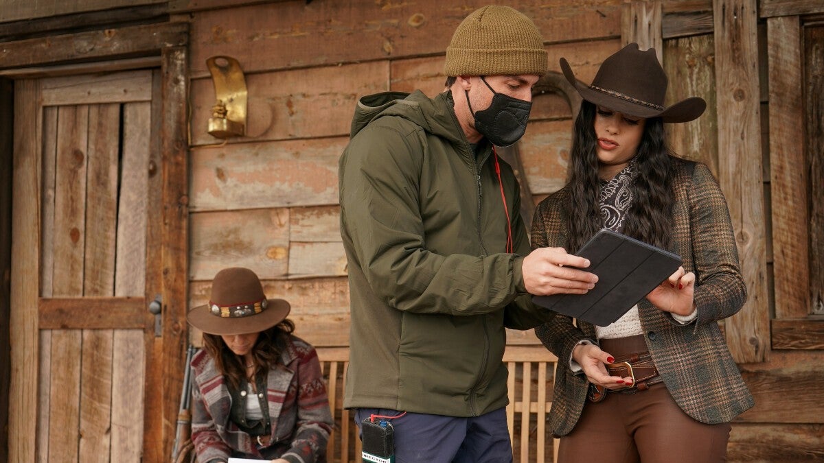 'Roswell, New Mexico' Star Michael Trevino Says Jeanine Mason was 'Saving Me' Every Day on Directorial Debut - Vimarsana News
