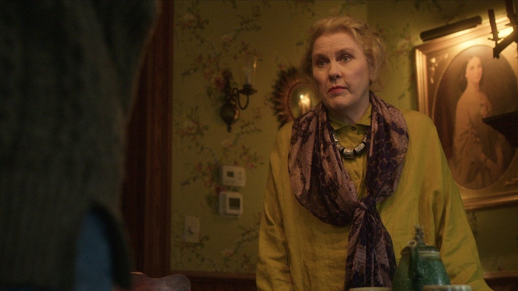Celia Weston in Netflix series Echoes