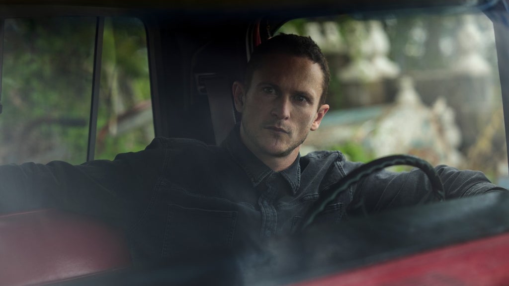 Jonathan Tucker as Dylan in Netflix's Echoes